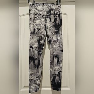 NIKE High-Waisted Leggings